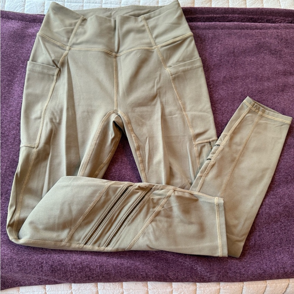 Fabletics Anywhere High-Waisted Moto 7/8 Small Leggings